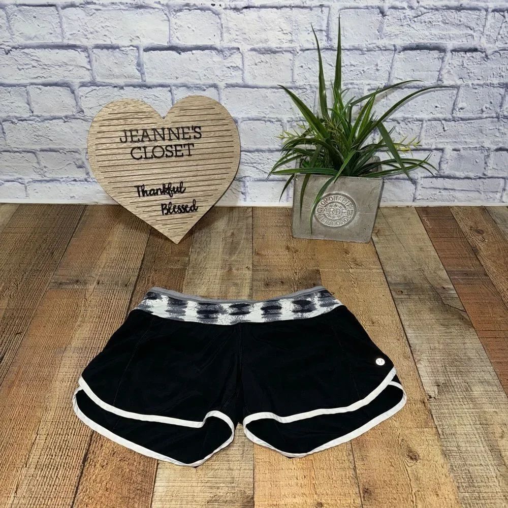 LULULEMON TURBO RUN SHORTS STRETCH BLACK/WHITE/SEASIDE DOT WHITE SIZE 4